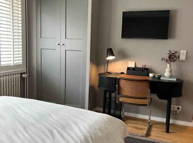 Premium An Der Stadtmauer Im Eg * بادربورن