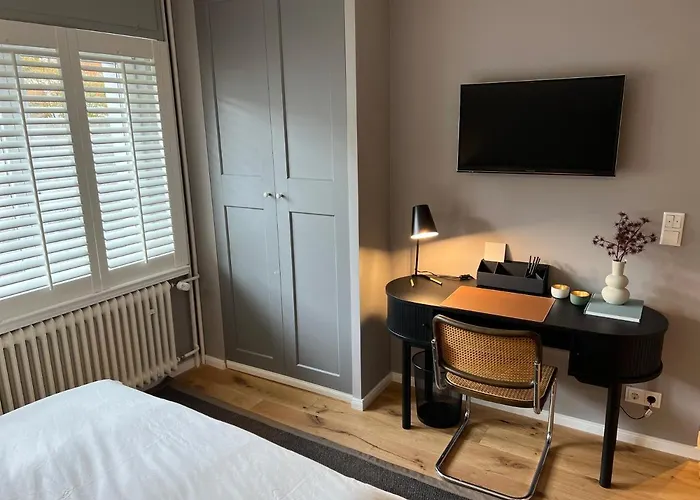 Premium An Der Stadtmauer Im Eg * Paderborn